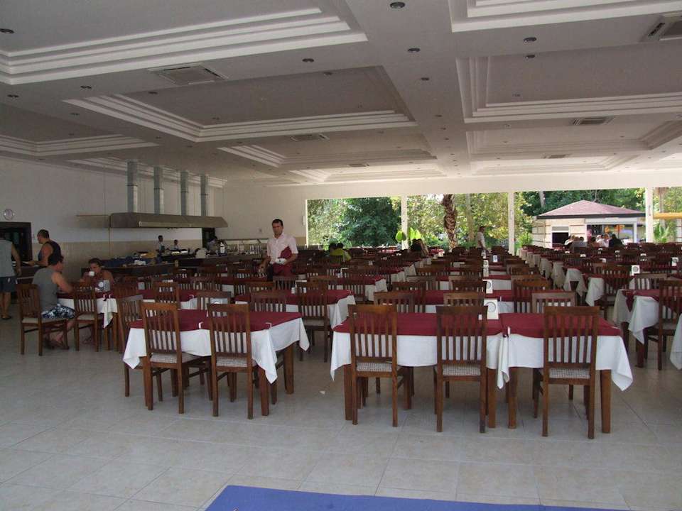 Der noch leere Restaurantbereich Hotel Sirma