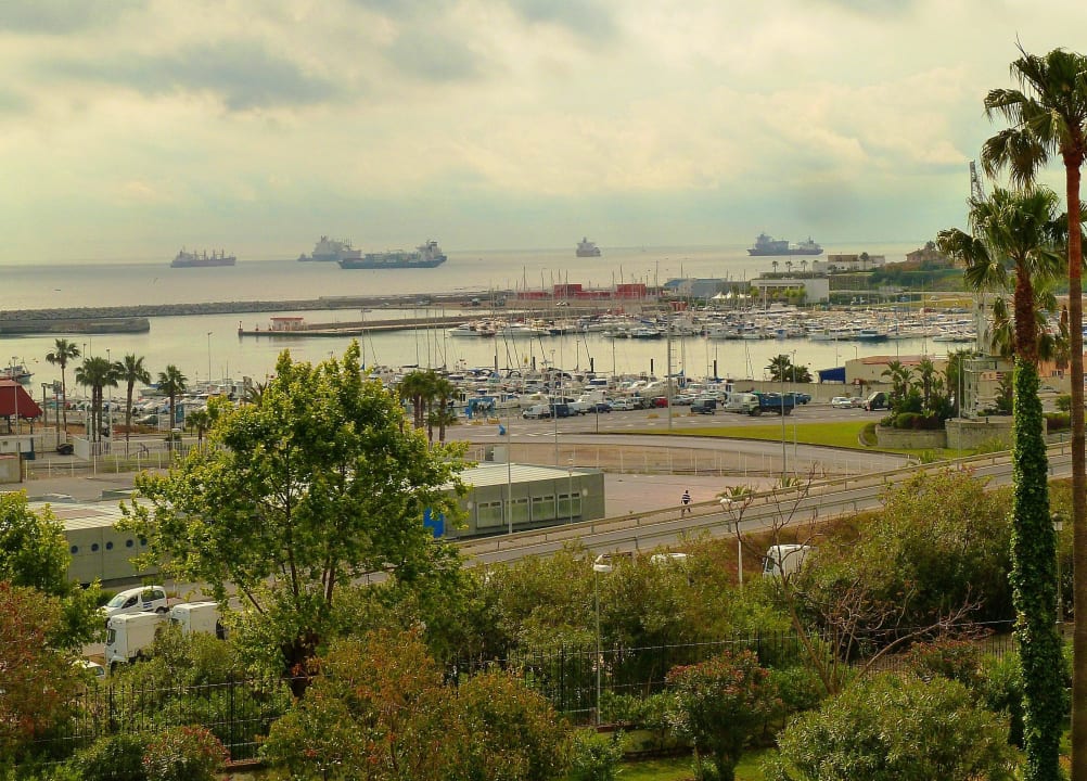 Blick auf den Yachthafen von Algeciras Globales Reina Cristina