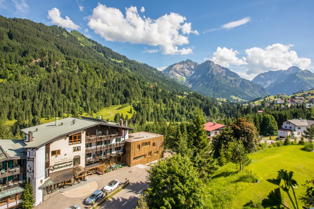Außenansicht Verwöhn- und Wellnesshotel Walserhof