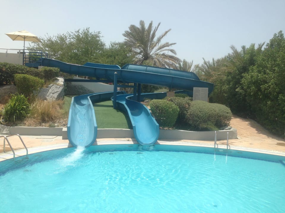 2 Rutschen  Radisson Blu Hotel & Resort Abu Dhabi Corniche