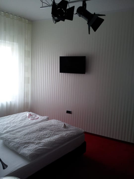 Schlafzimmer TV Hotel Sprenz