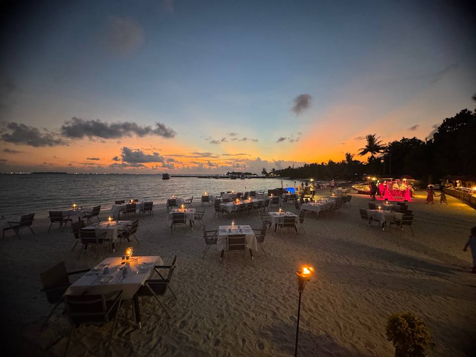 Strand Sheraton Maldives Full Moon Resort & Spa