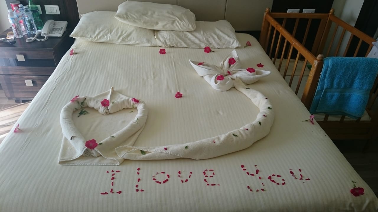 Aufmerksamkeit des Roomboys Pickalbatros Dana Beach Resort - Hurghada