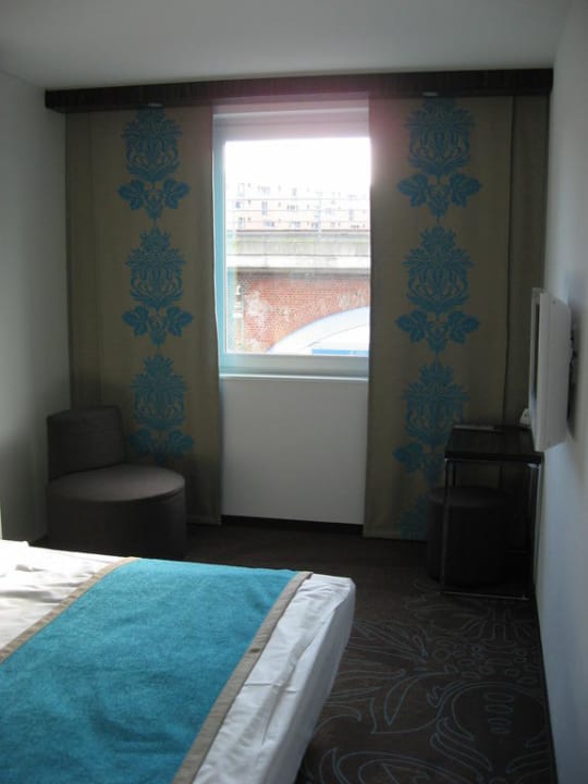 Zimmer mit Blick auf Brücke Motel One Berlin-Bellevue