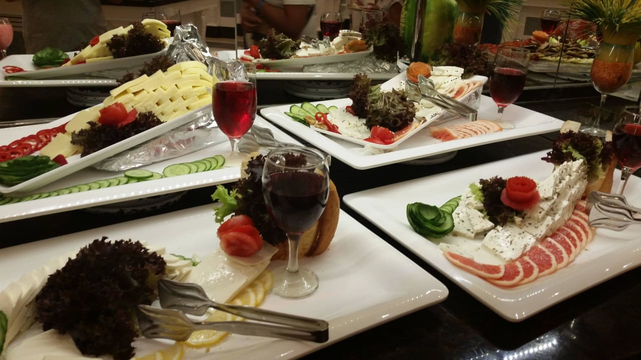 Сыр Quattro Beach Spa & Resort
