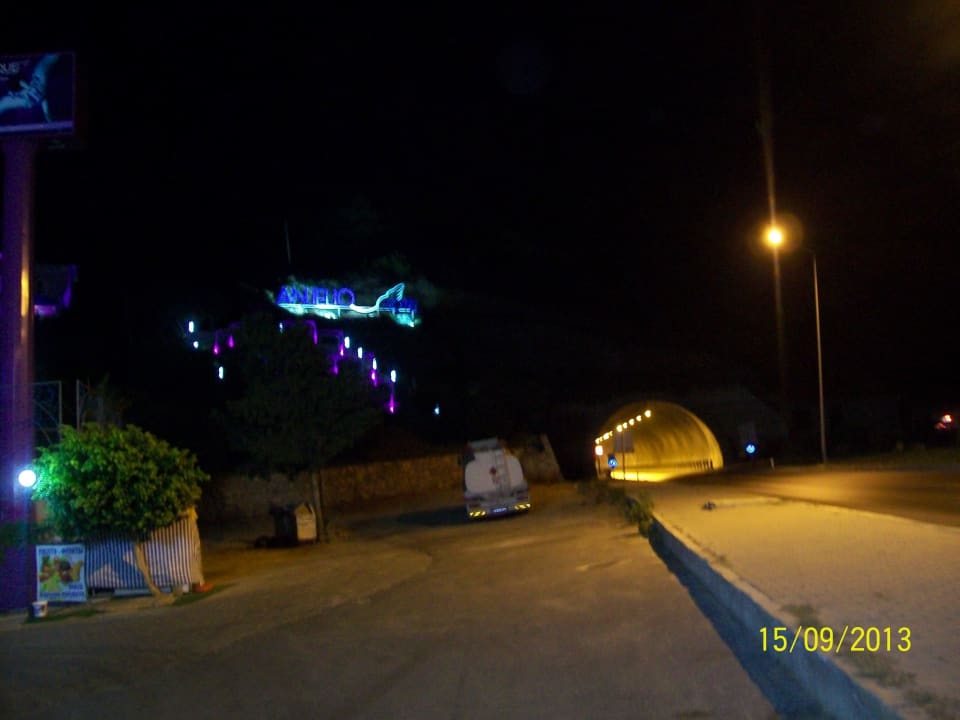 Przed hotelem Club Hotel Anjeliq