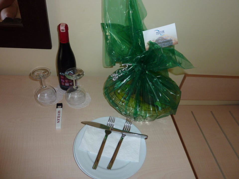 Willkommensgeschenk (Wein und Obstkorb) Hotel Novum Garden Side