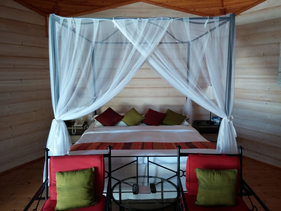 Bett in Koama Beach Villa Kuredu Island Resort & Spa