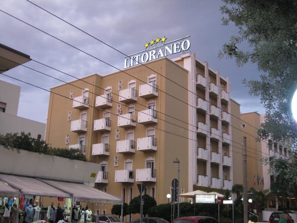 Das Hotelgebäude Litoraneo Suite Hotel