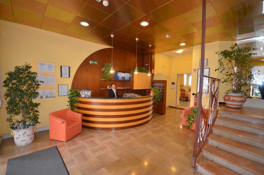 Lobby Aparthotel Pineda