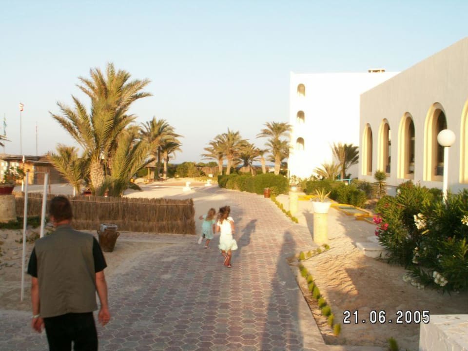 Weg vom Aktivpool zum Ruhepool Calimera Yati Beach