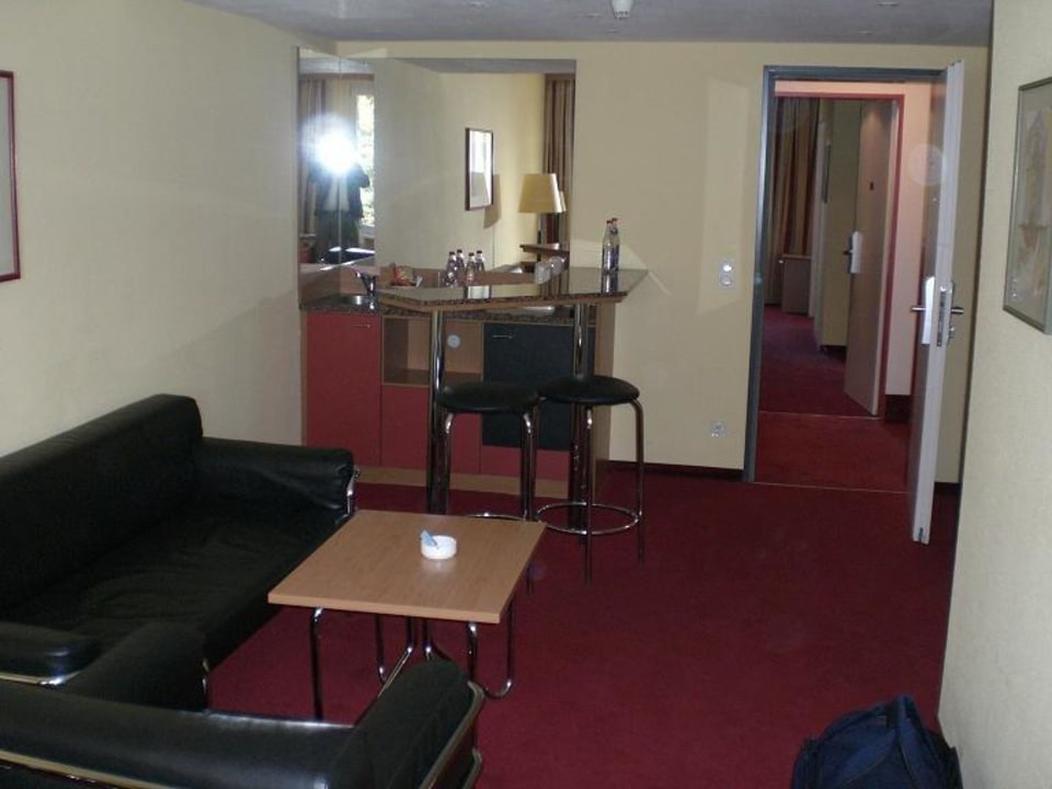 Vorraum mit Minibar (Theke) Sitzecke NH Collection Hamburg City