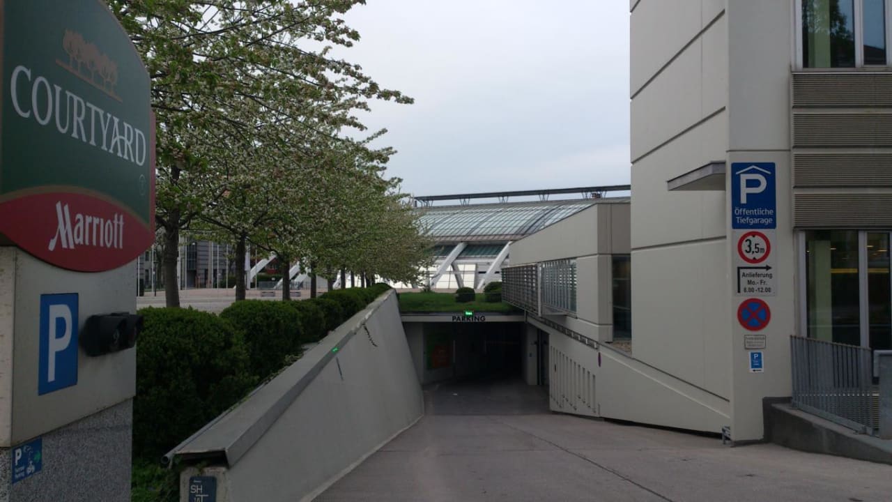 Tiefgarage im Haus 18EUR Hotel Courtyard by Marriott Linz