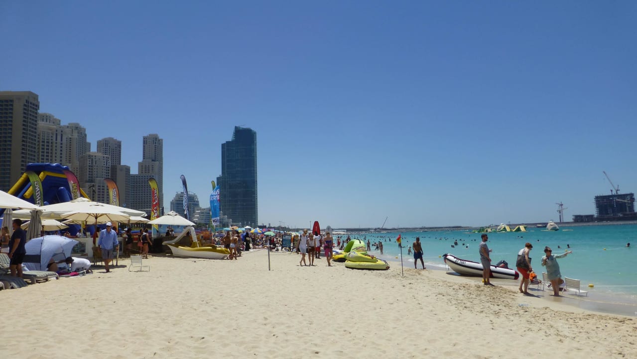 Strand am Freitag und Samstag immer voll Hilton Dubai Jumeirah