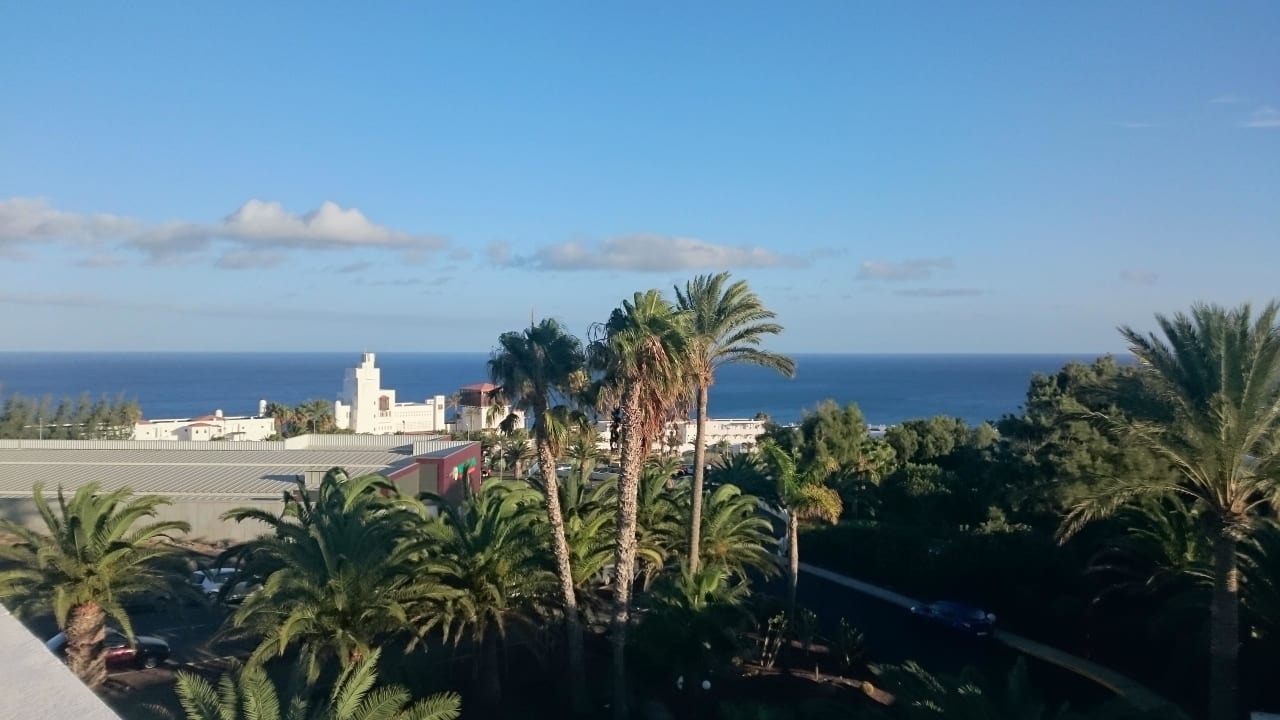 Blick von der oberen Terrasse allsun App.-Hotel Esquinzo Beach
