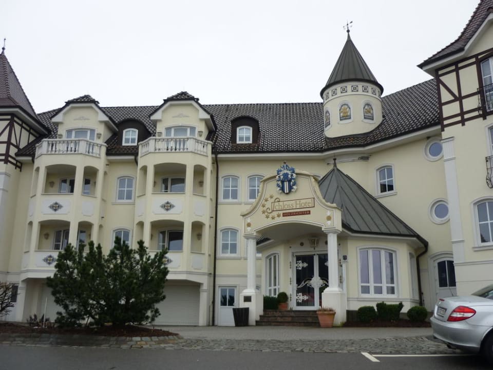 Eingang zum Hotel Schlosshotel Holzrichter