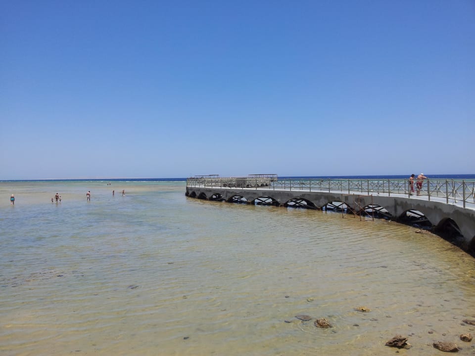 Strand mit Steg zum Schnorcheln Titanic Beach Spa & Aqua Park