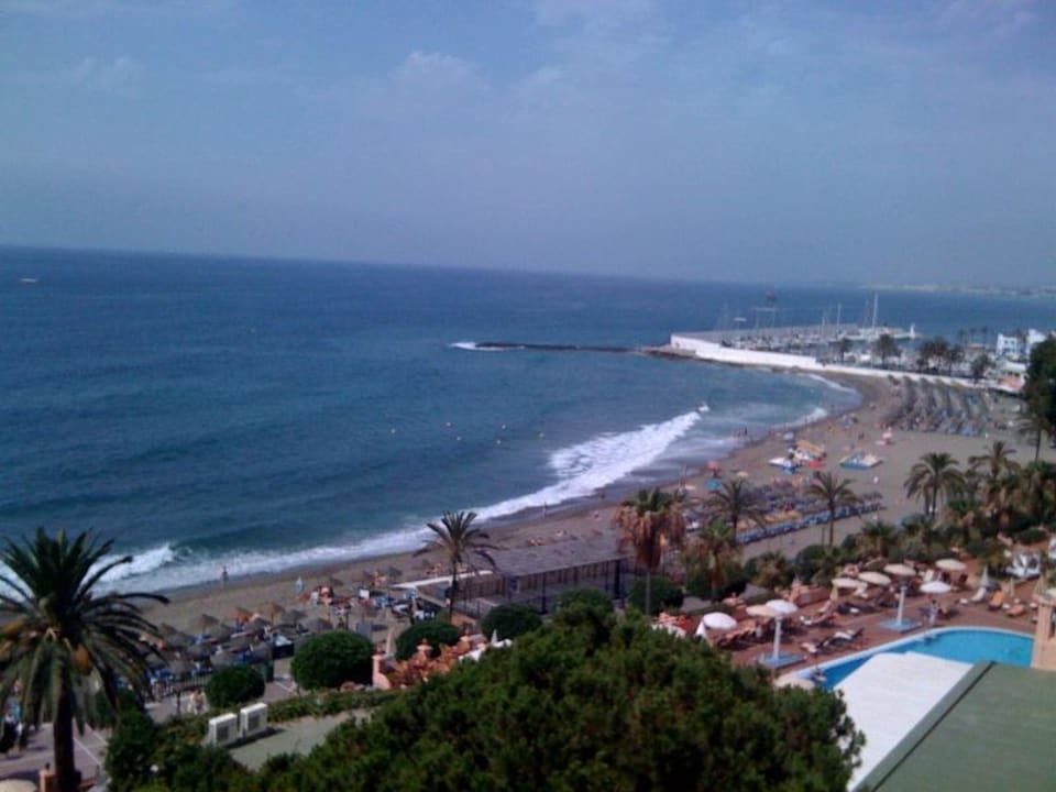 Toller Blick auf das Meer und den Pool Hotel El Fuerte Marbella