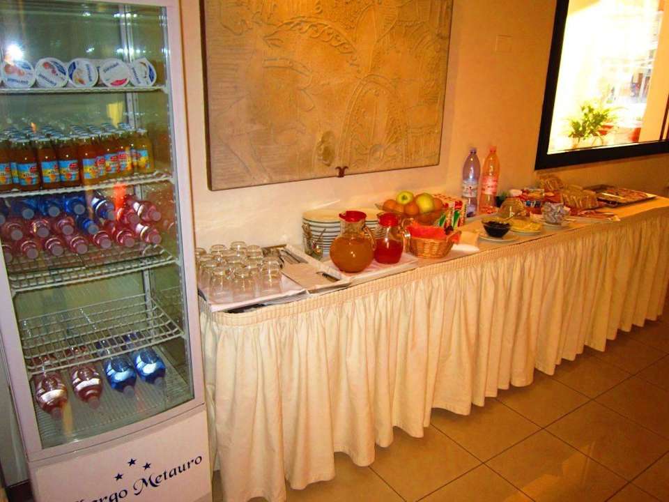 Frühstück Hotel Metauro