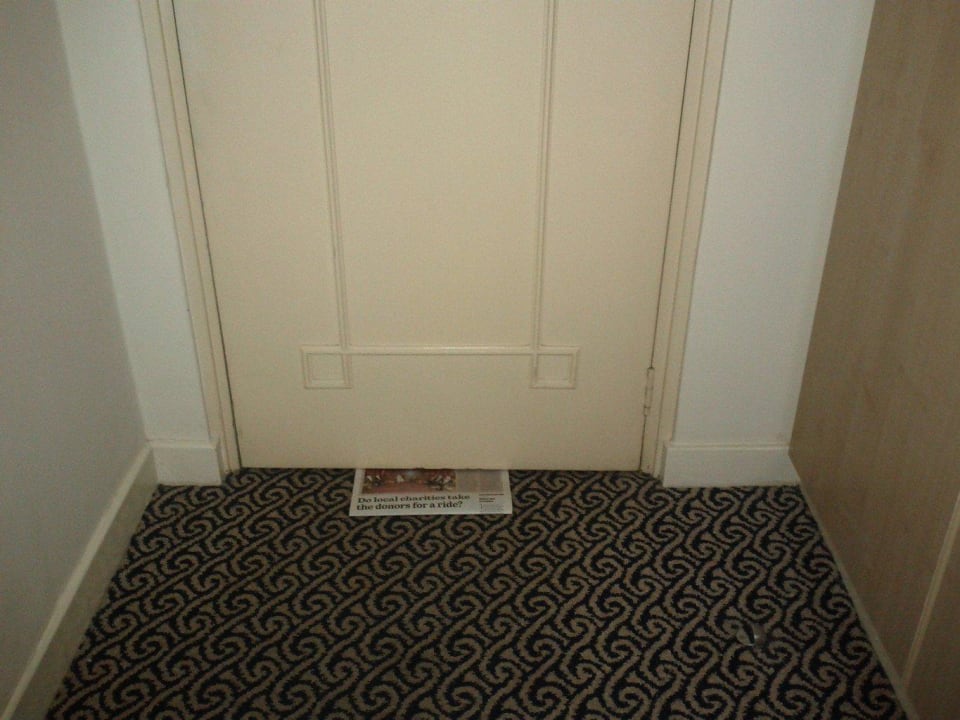 Jeden Morgen die Zeitung Tulip Inn Downtown Muscat