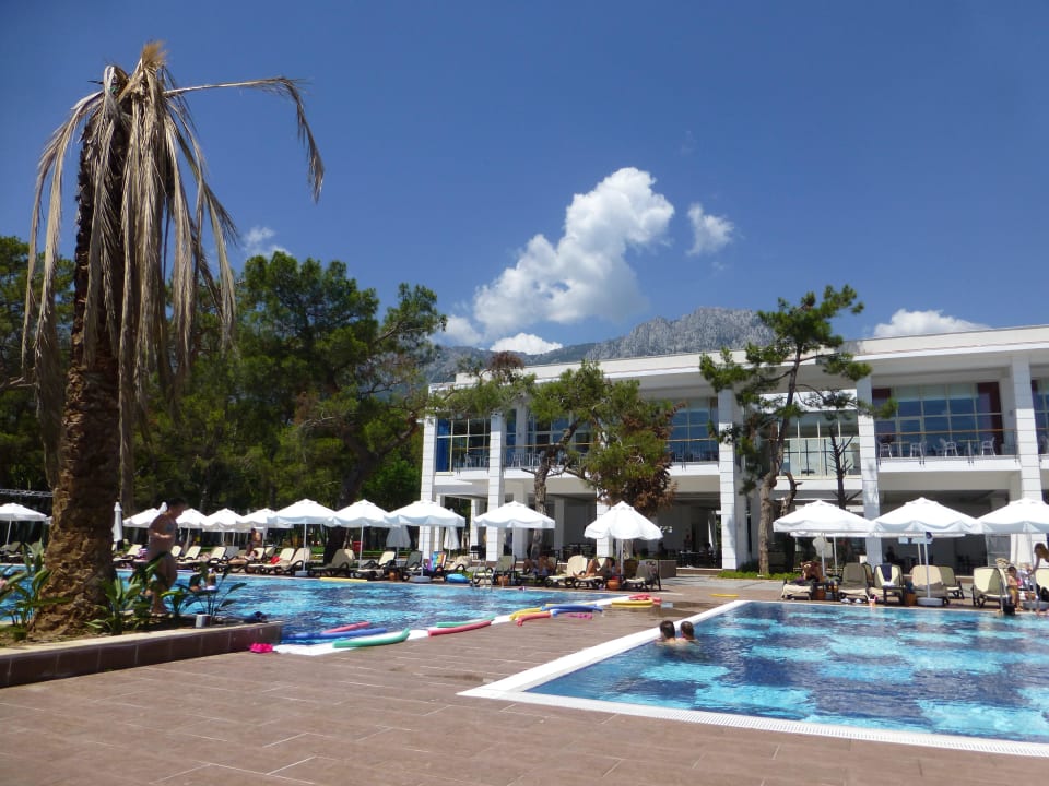 Pool mit Animation mit Blick zum Buffet Sherwood Exclusive Kemer