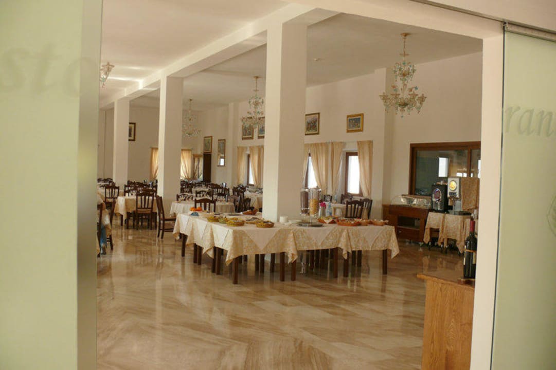 Speisesaal mit Frühstücksbuffet Hotel Brancamaria