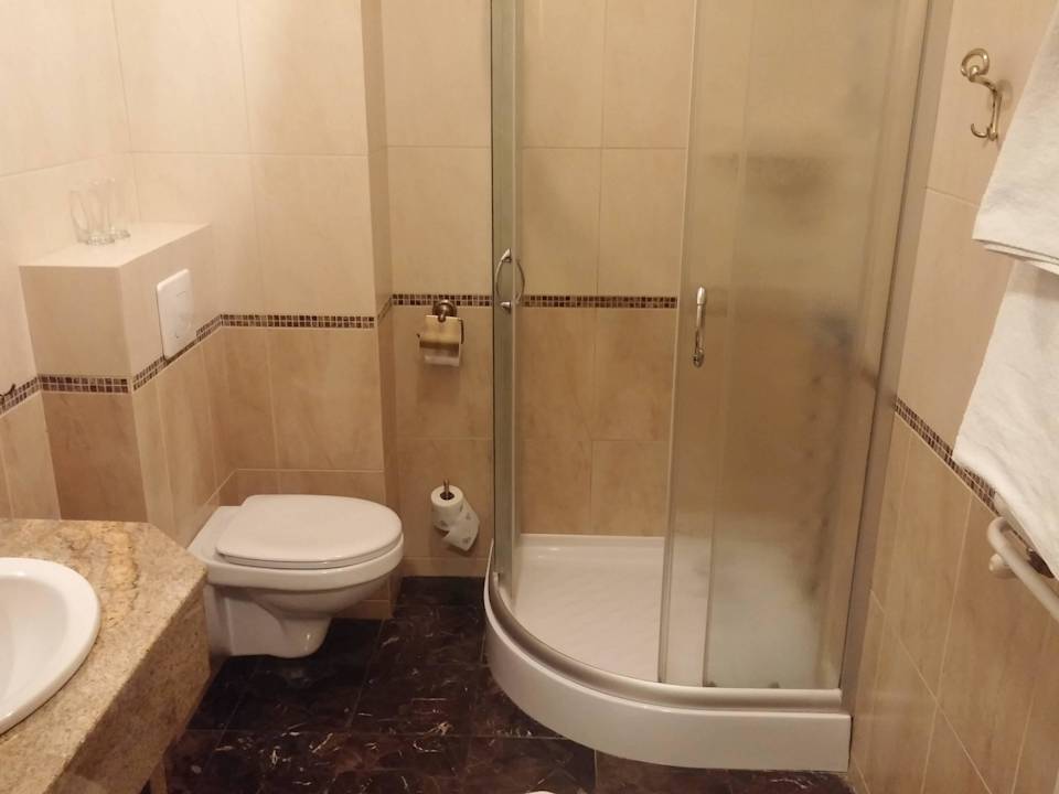 Bad mit Dusche Hotel Adria