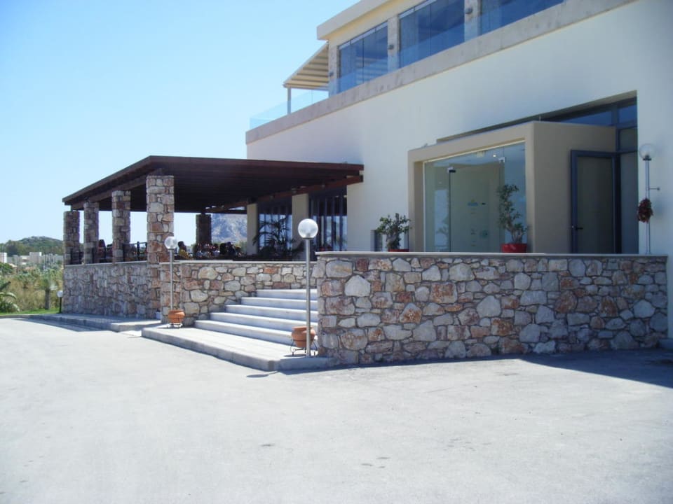 Anblick bei Ankunft Atlantica Mikri Poli Rhodes