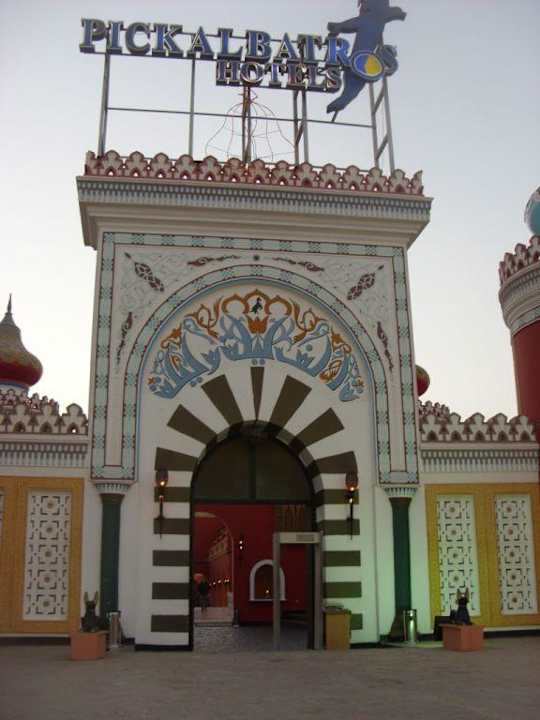 Hoteleingang Pickalbatros Alf Leila Wa Leila Resort - Neverland Hurghada