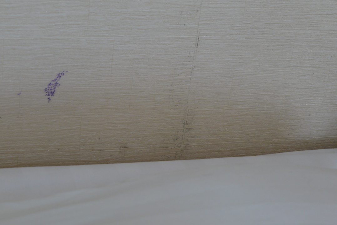 Dirty wall Hotel Thaison Palace