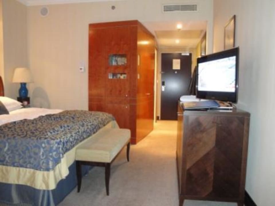 Zimmer in Richtung Zimmertüre InterContinental Warszawa