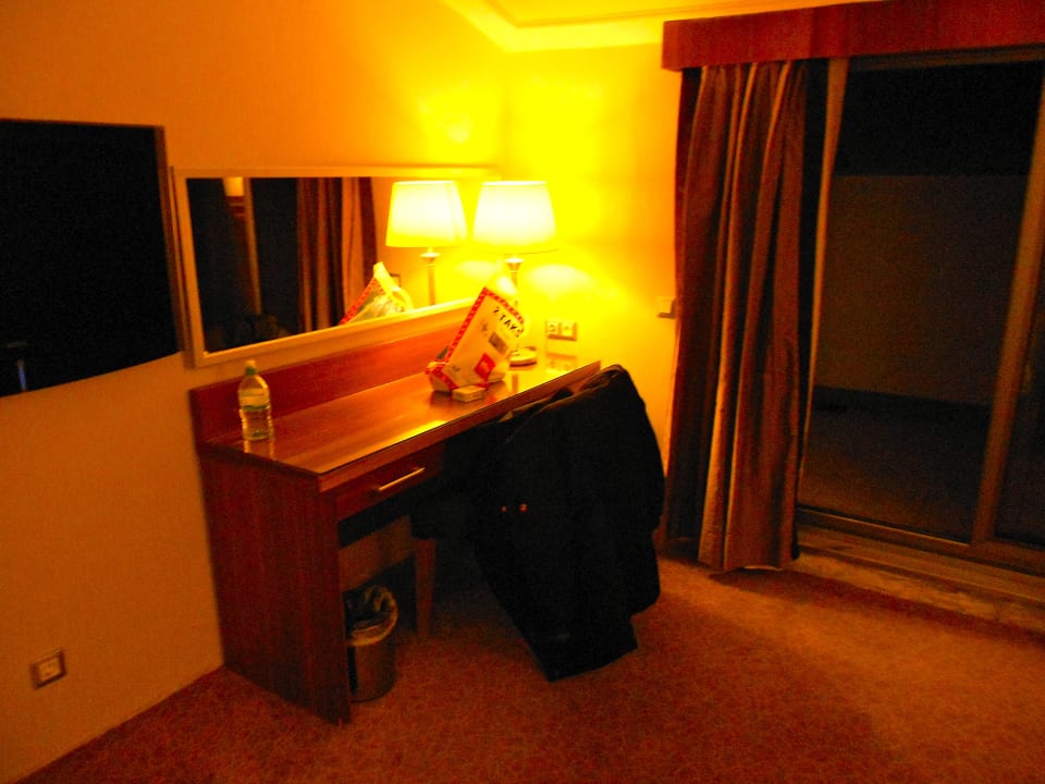 Schreibtisch im Zimmer Holiday Inn Istanbul Old City
