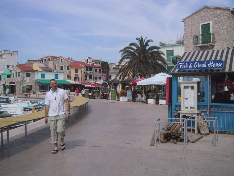 Hafenpromenade in Vodice Hotel Olympia