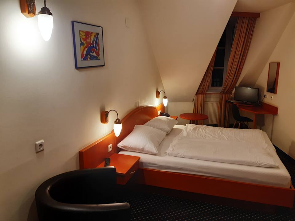 Zimmer Suite Hotel 900 m zur Oper