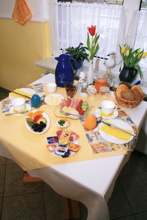 e550f076-aab2-3a09-ad0b-e02879b2183f