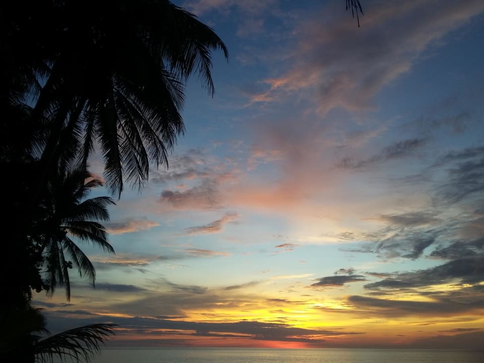 Sonnenuntergang von der Beachvilla Terrasse  Camiguin Volcan Beach Eco Retreat & Dive Resort
