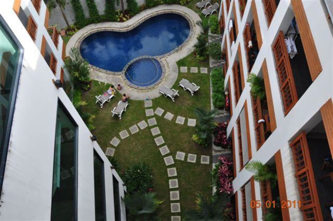 Бассейн Surin Sabai