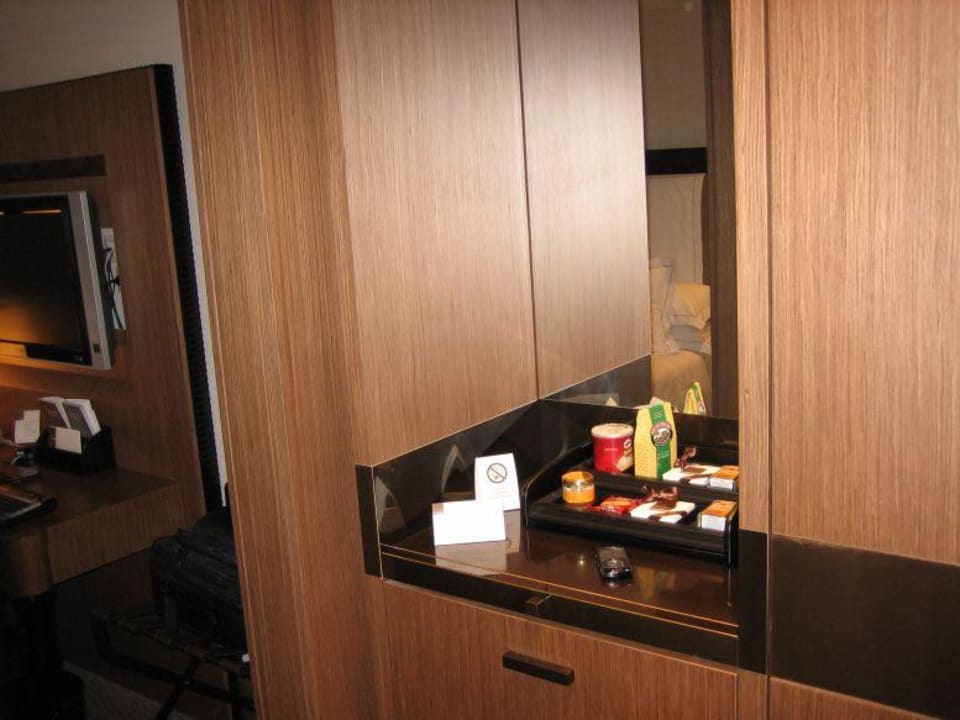 Schrank / Minibar / Snacks AllegroItalia Golden Palace