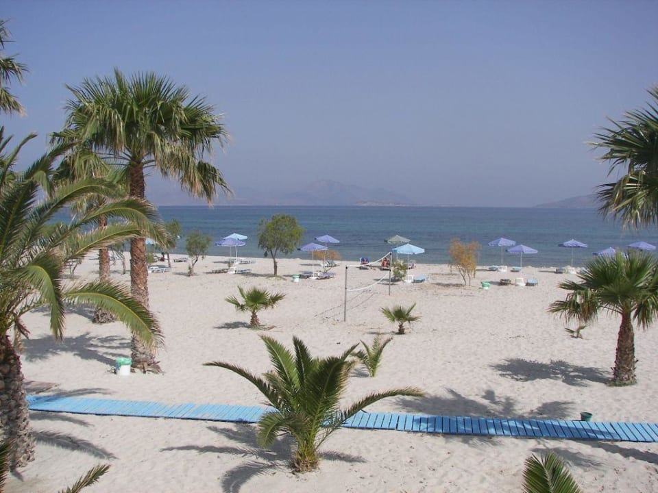 Marmari Beach vor der Beachbar Atlantica Marmari Beach