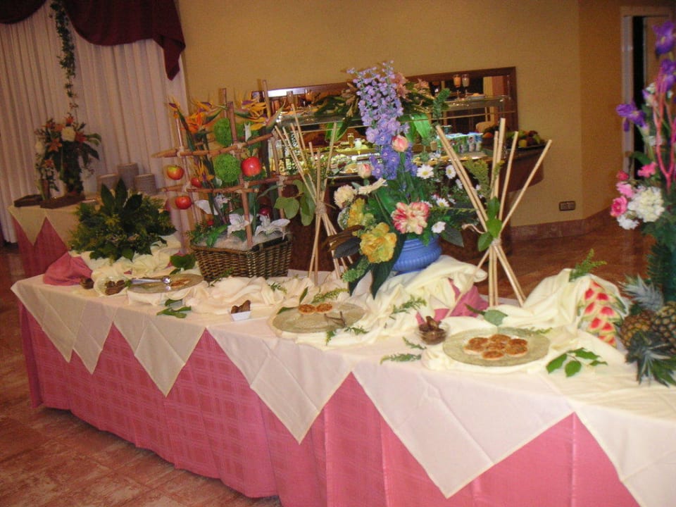 Dieser Tisch ist das sog. "Vorspeisenbuffet" Hotel-Apartamentos Blau Parc