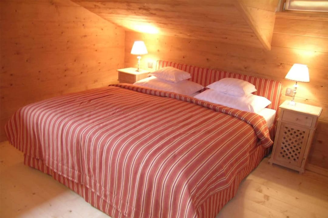 Schlafzimmer mit Boxspring-Doppelbett, Appt. 5 Landhaus & Schloss Anras