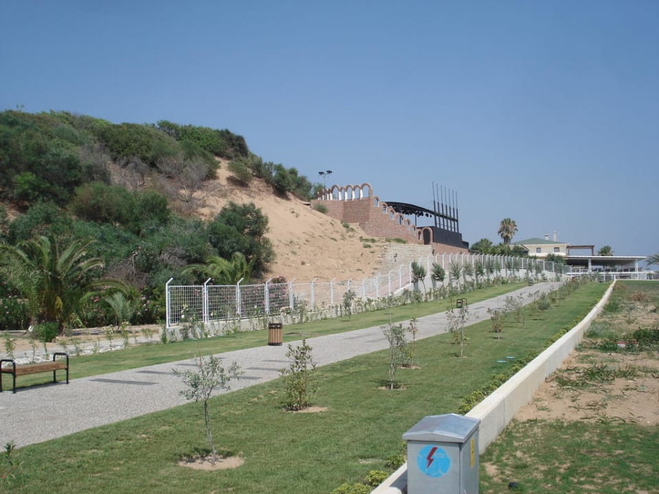 Strandpromenade mit Blick zum Süral Hotel Hotel Süral Garden