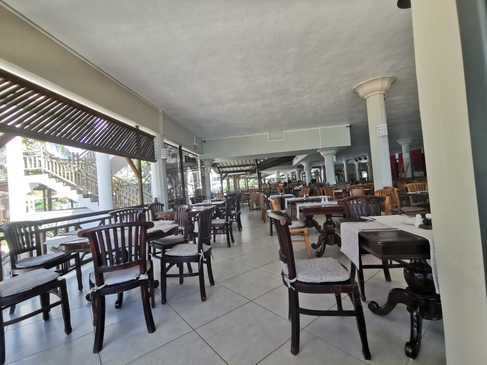 Gastro Le Peninsula Bay Beach Resort & Spa