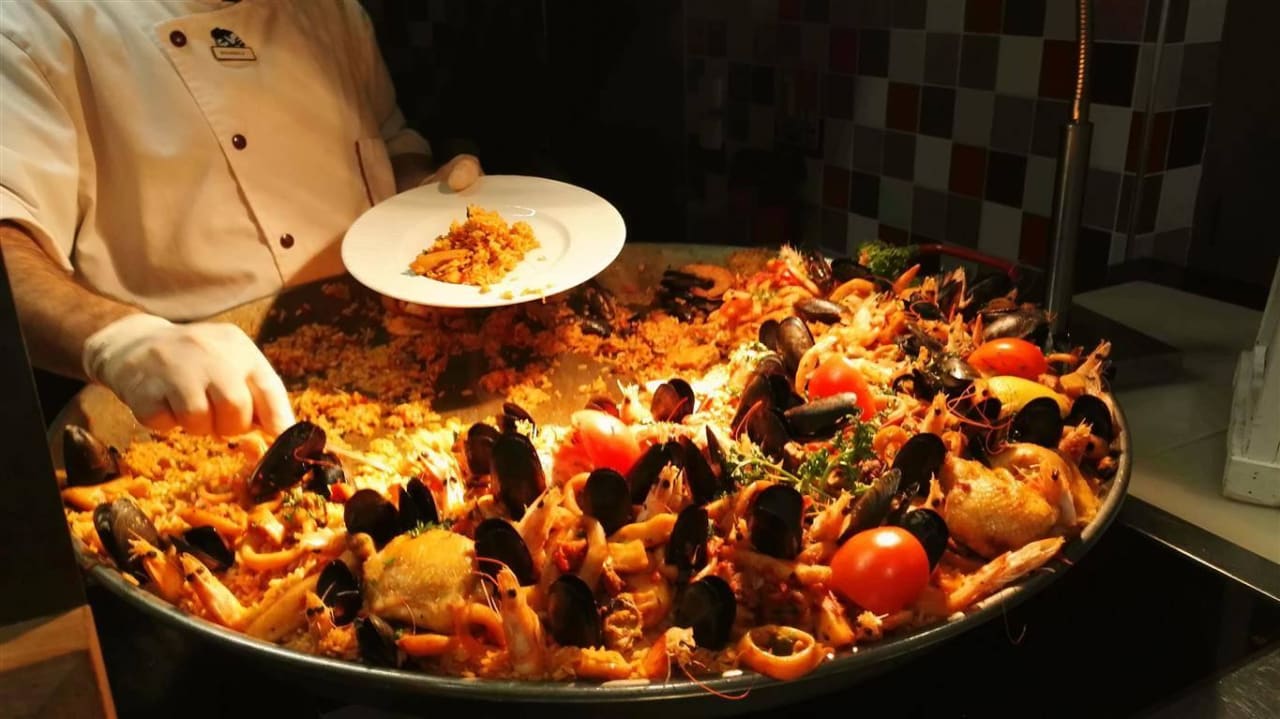 Mittags tolle Paella  Belambra Clubs Val Claret