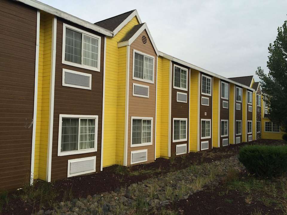 Vorderansicht Days Inn & Suites Belmont