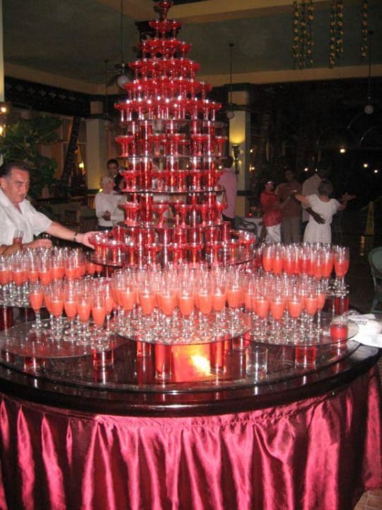 Cocktailempfang am Abend vor dem Colonial Hotel Riu Bambu