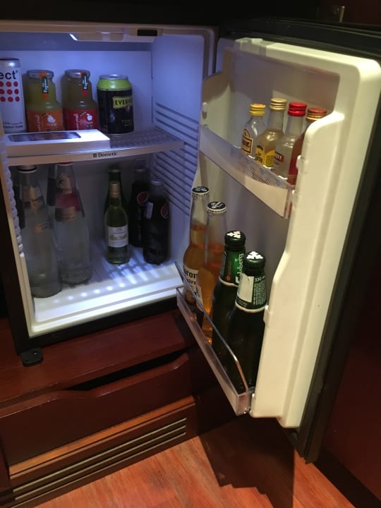 Minibar im Zimmer, bei All Inklusive NICHT inklusive  Ajman Saray, a Luxury Collection Resort