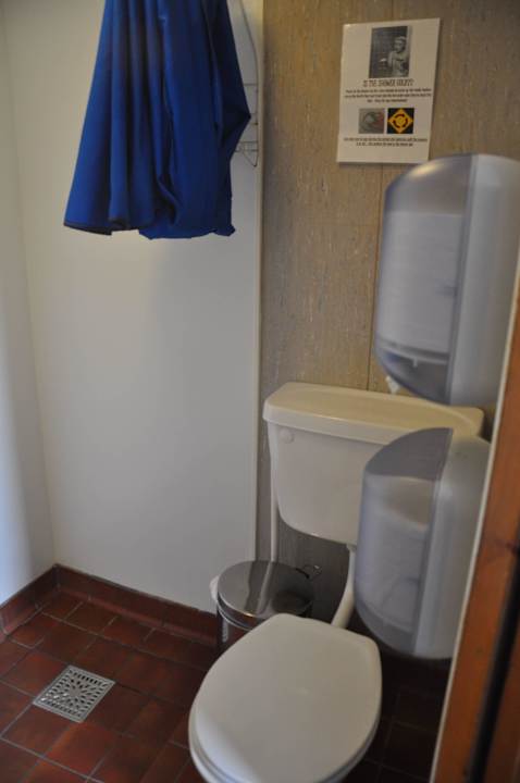 Kleines, aber eigenes Bad Hotel Avalon House