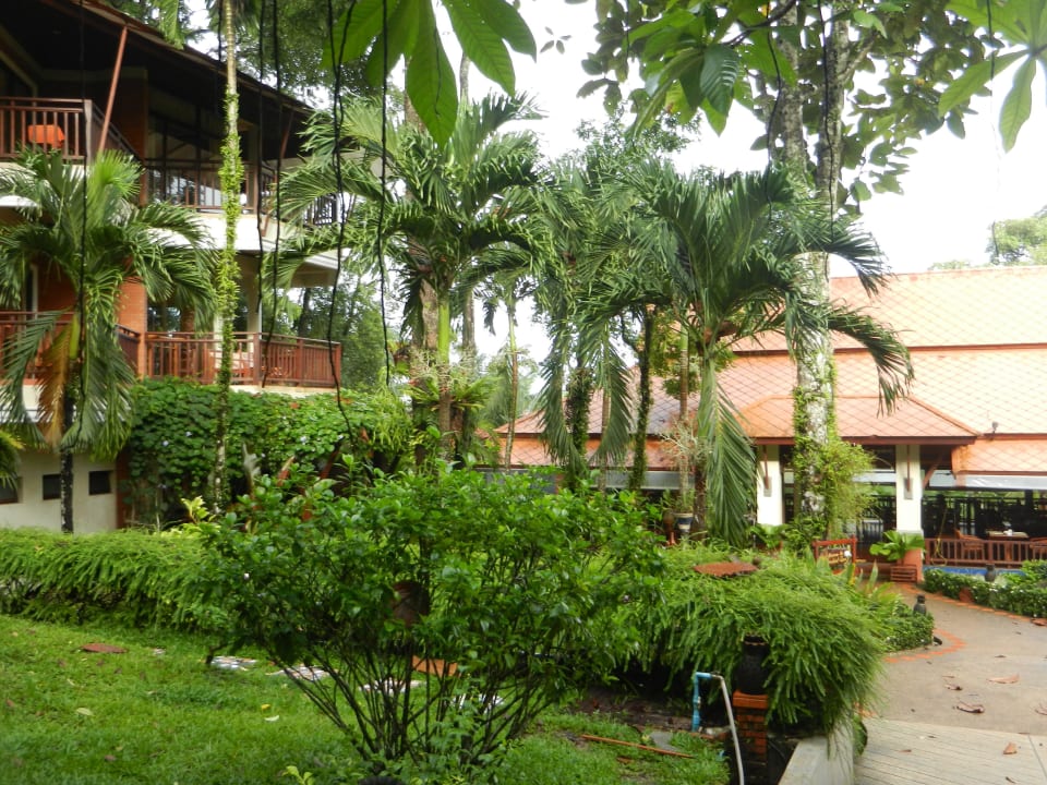 Restaurant und Haupthaus Khao Lak Bayfront Resort