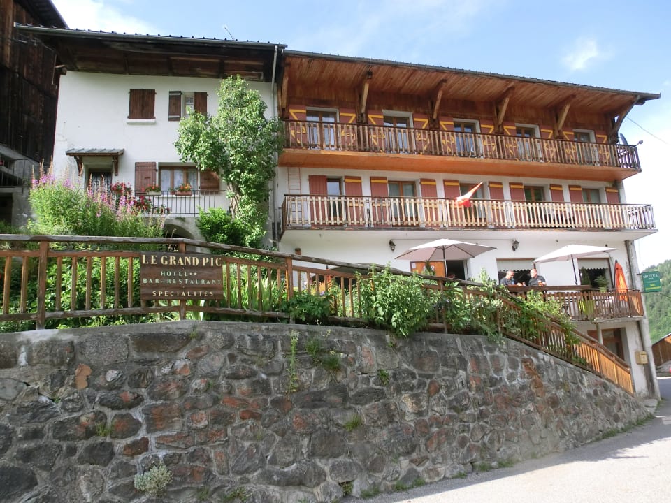 Hotelansicht (rechter Teil) Hotel le Grand Pic
